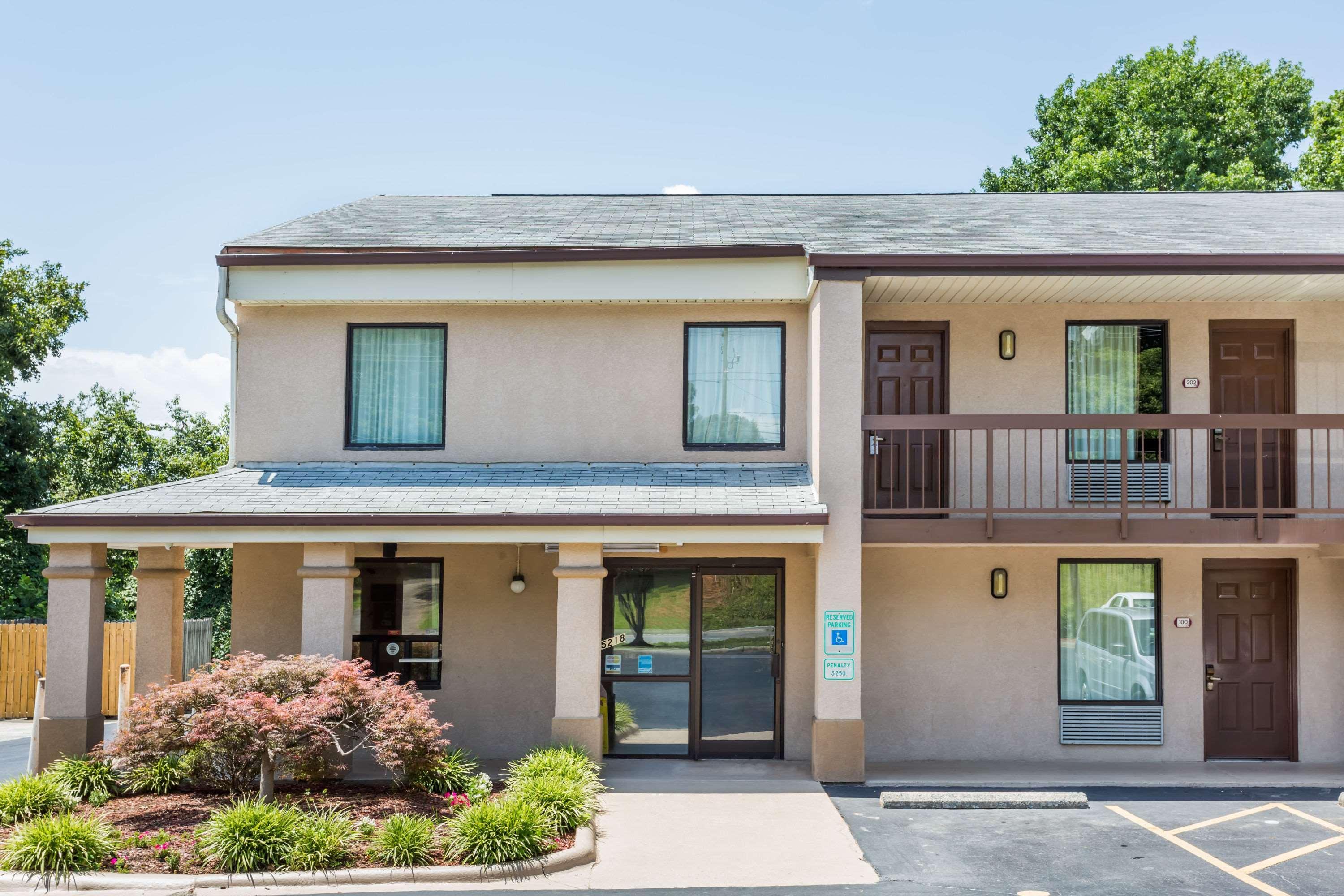Days Inn By Wyndham Winston Salem North Экстерьер фото