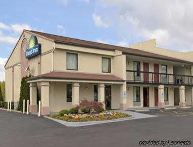 Days Inn By Wyndham Winston Salem North Экстерьер фото